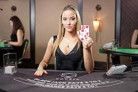 Texas Hold'em Bonus community cards and dealer hand comparison